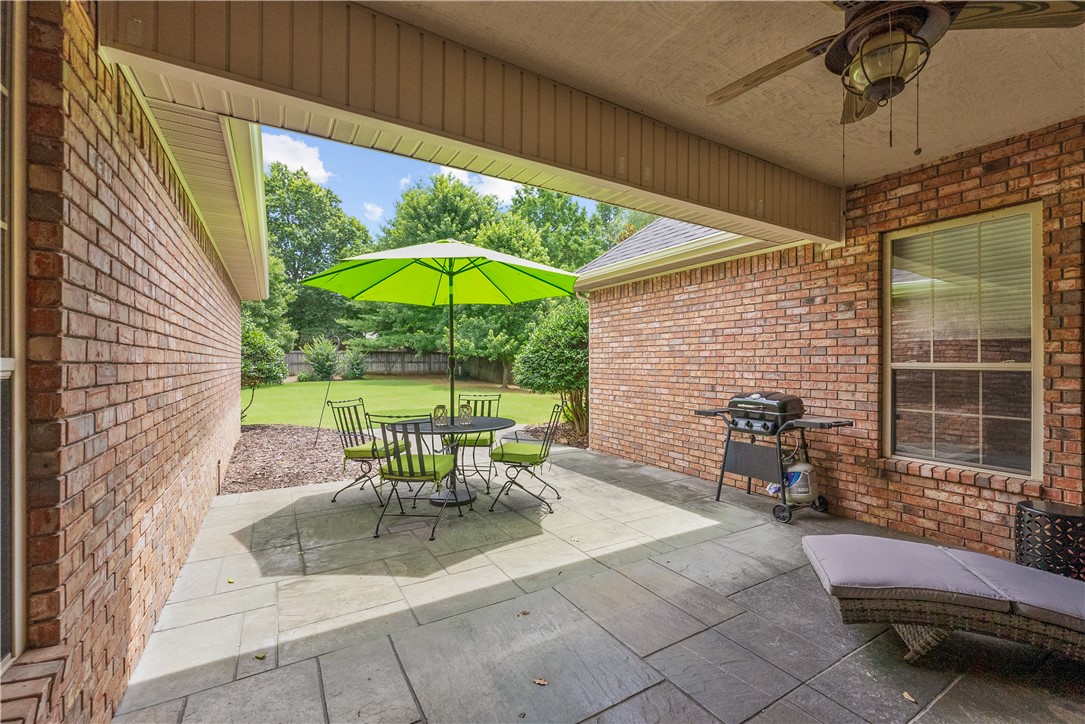 1932 N Hartford Drive