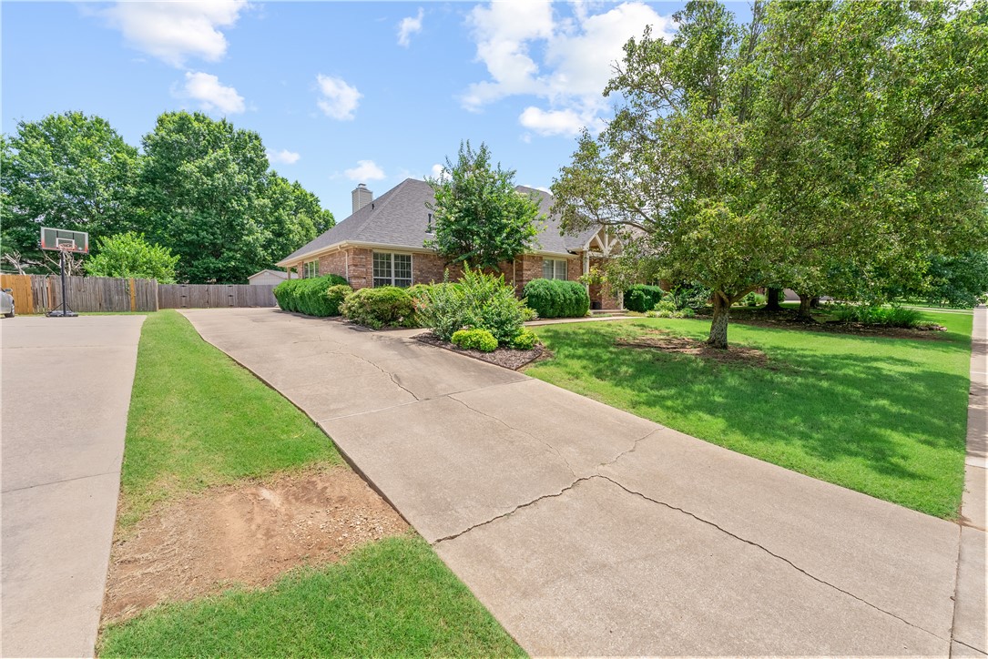 1932 N Hartford Drive