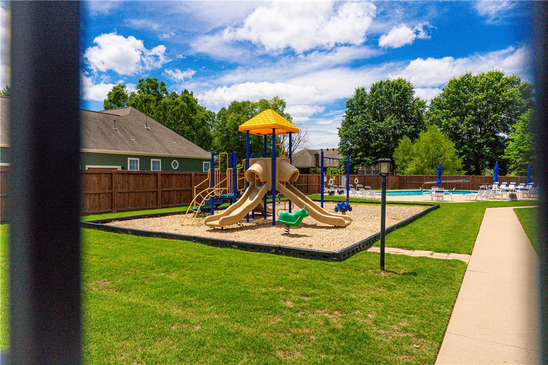 1932 N Hartford Drive