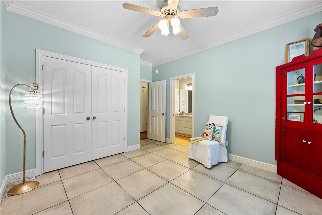 1932 N Hartford Drive