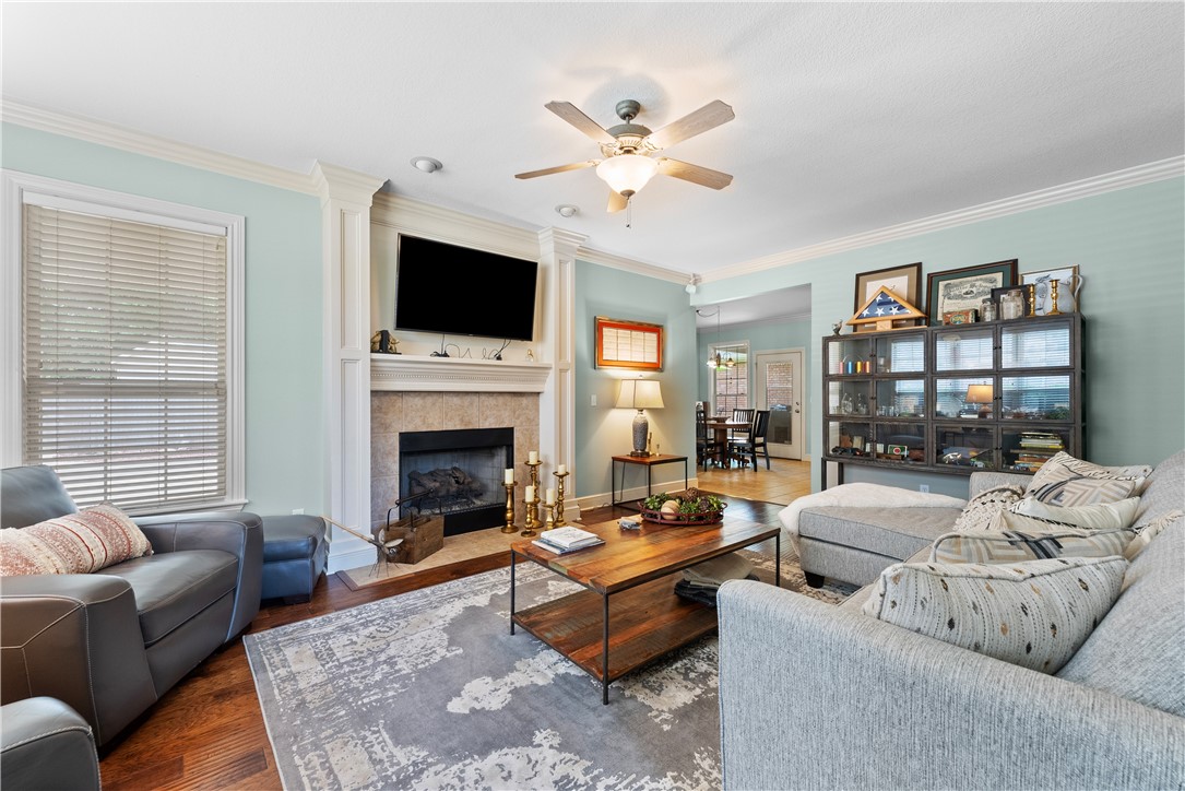 1932 N Hartford Drive