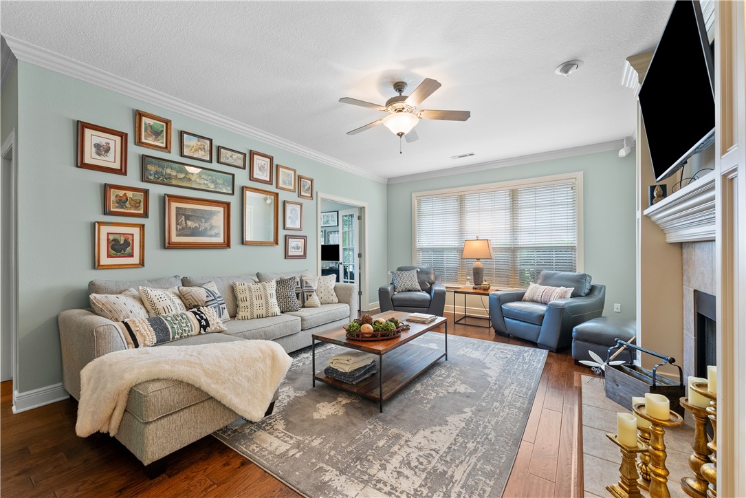 1932 N Hartford Drive