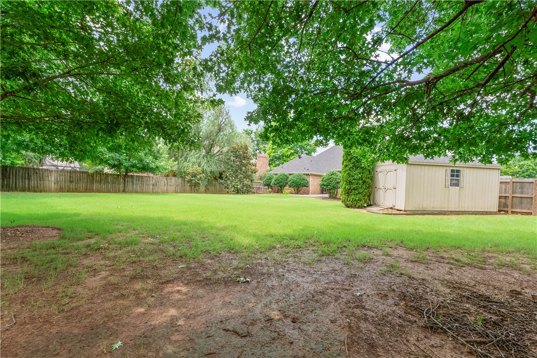 1932 N Hartford Drive