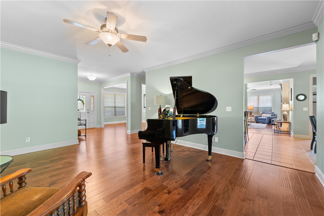 1932 N Hartford Drive