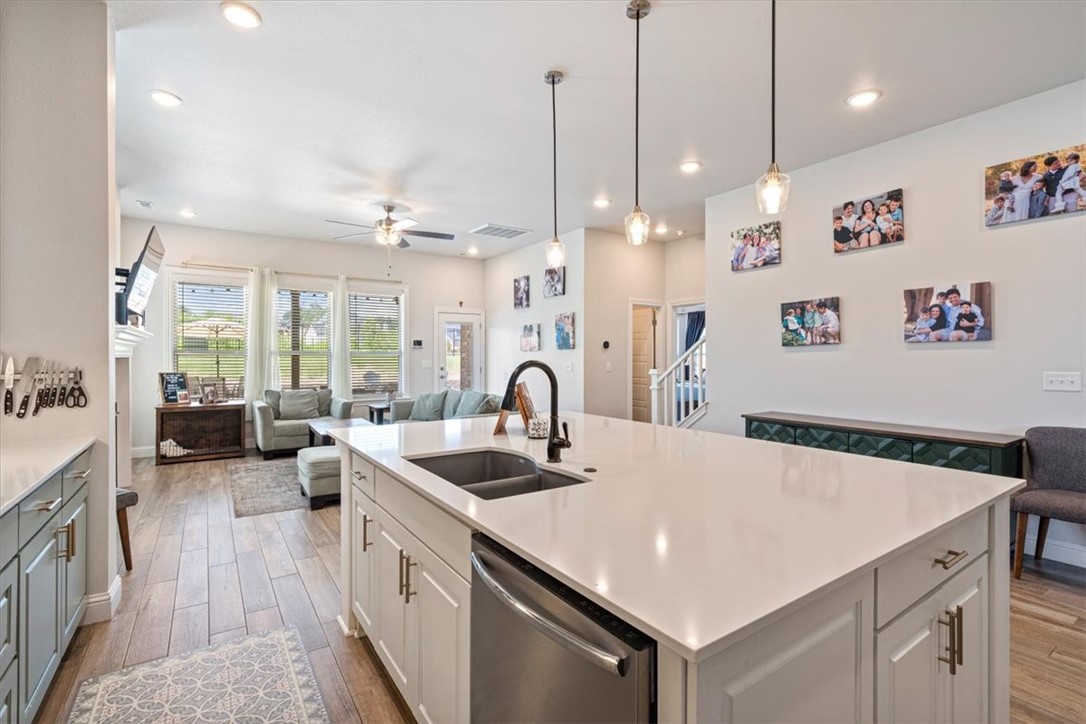 3820 W Violet Street