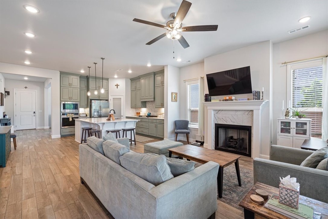 3820 W Violet Street