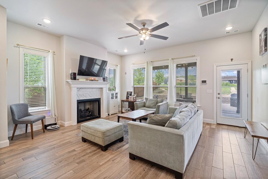 3820 W Violet Street