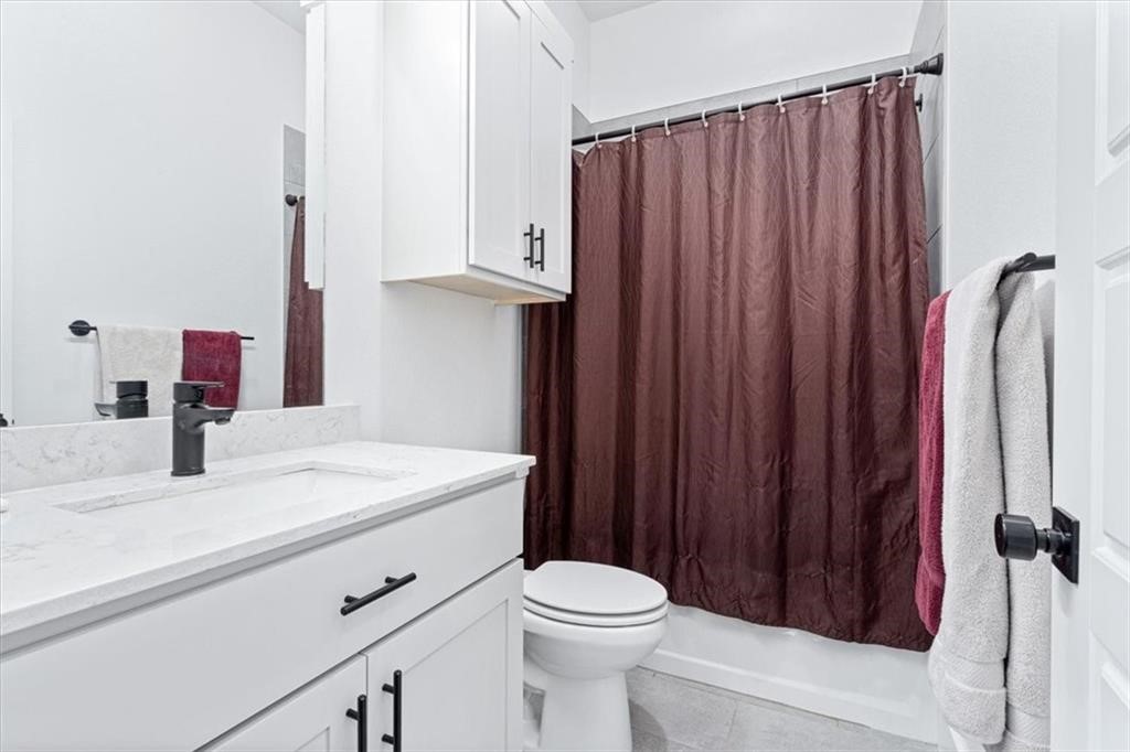 2195 Woodlark Lane