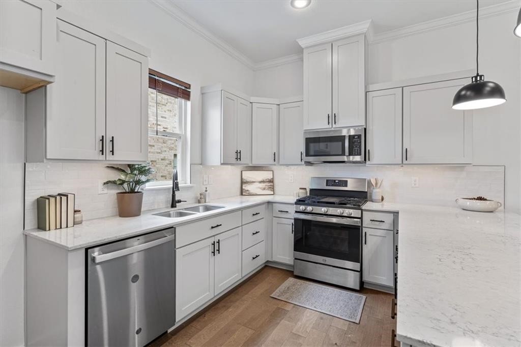 2195 Woodlark Lane