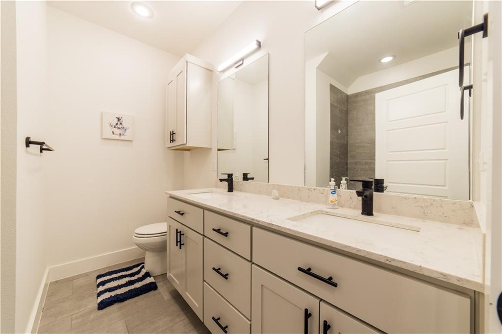 2195 Woodlark Lane