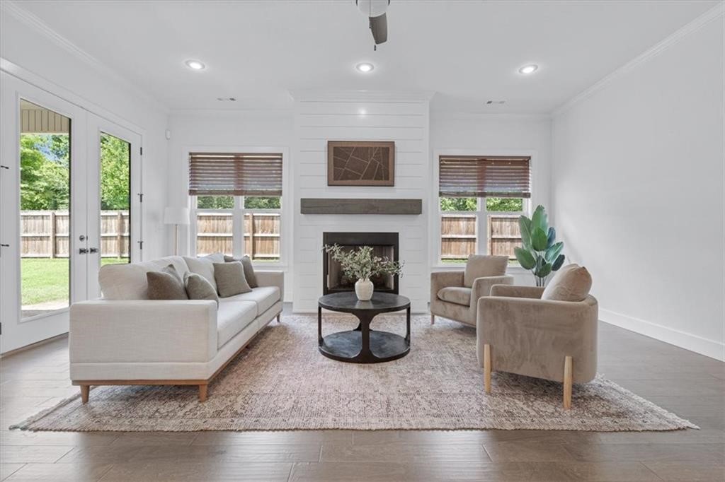 2195 Woodlark Lane