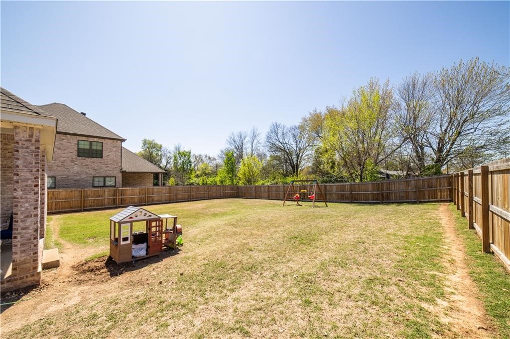 2195 Woodlark Lane