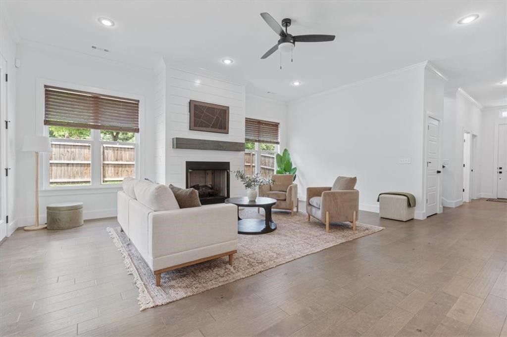 2195 Woodlark Lane