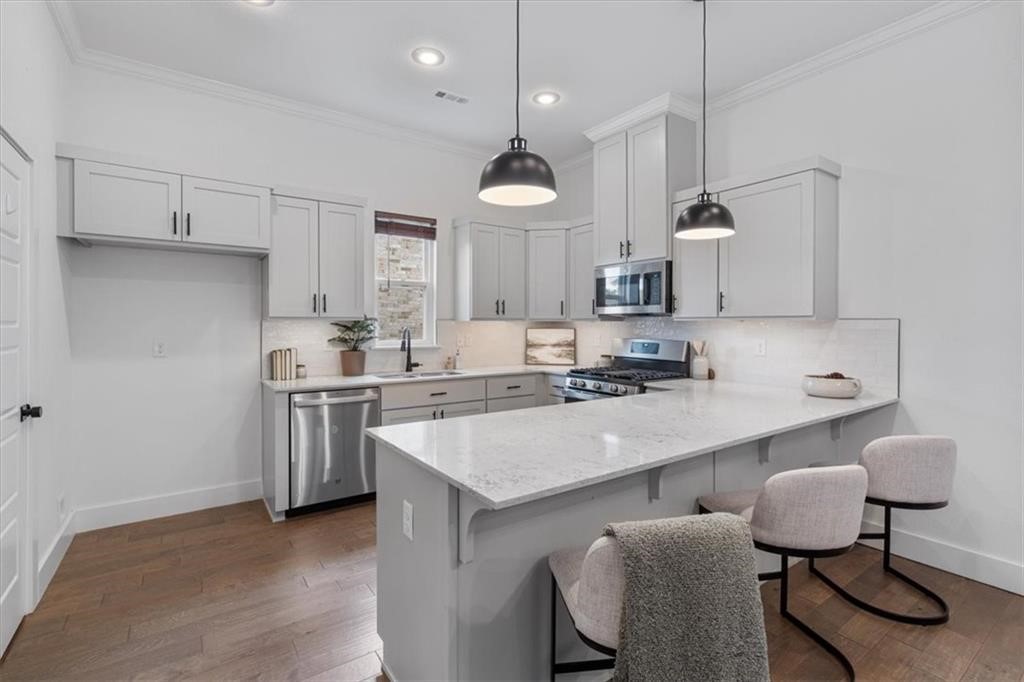 2195 Woodlark Lane