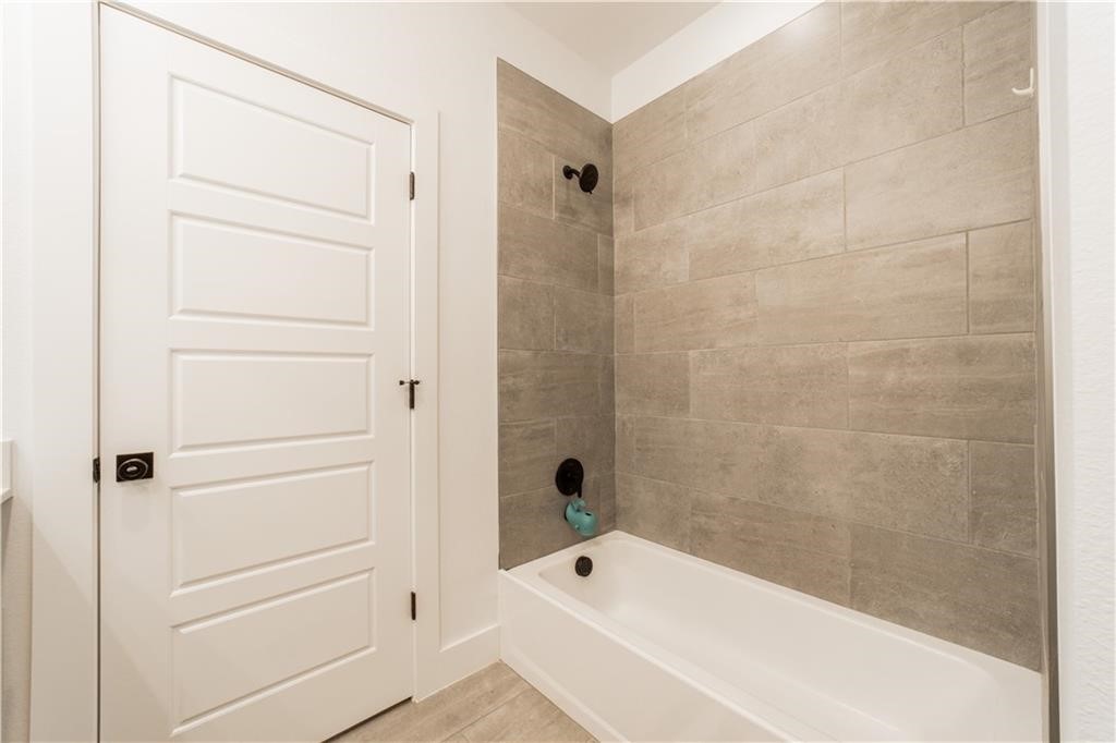 2195 Woodlark Lane