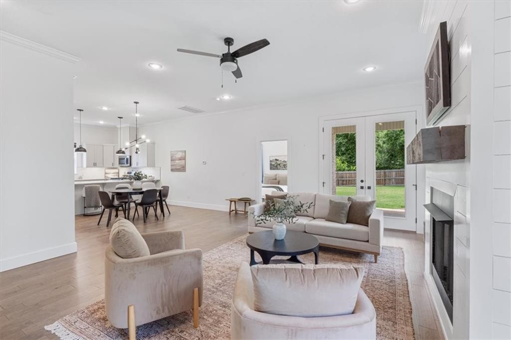 2195 Woodlark Lane