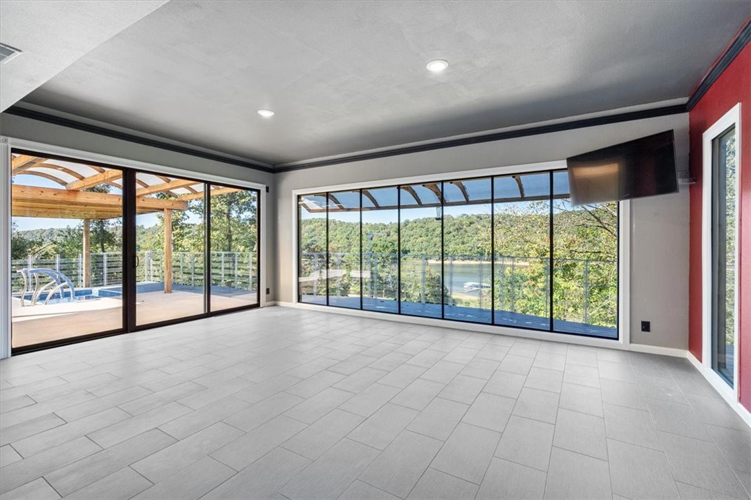 23513 Lakeview Terrace