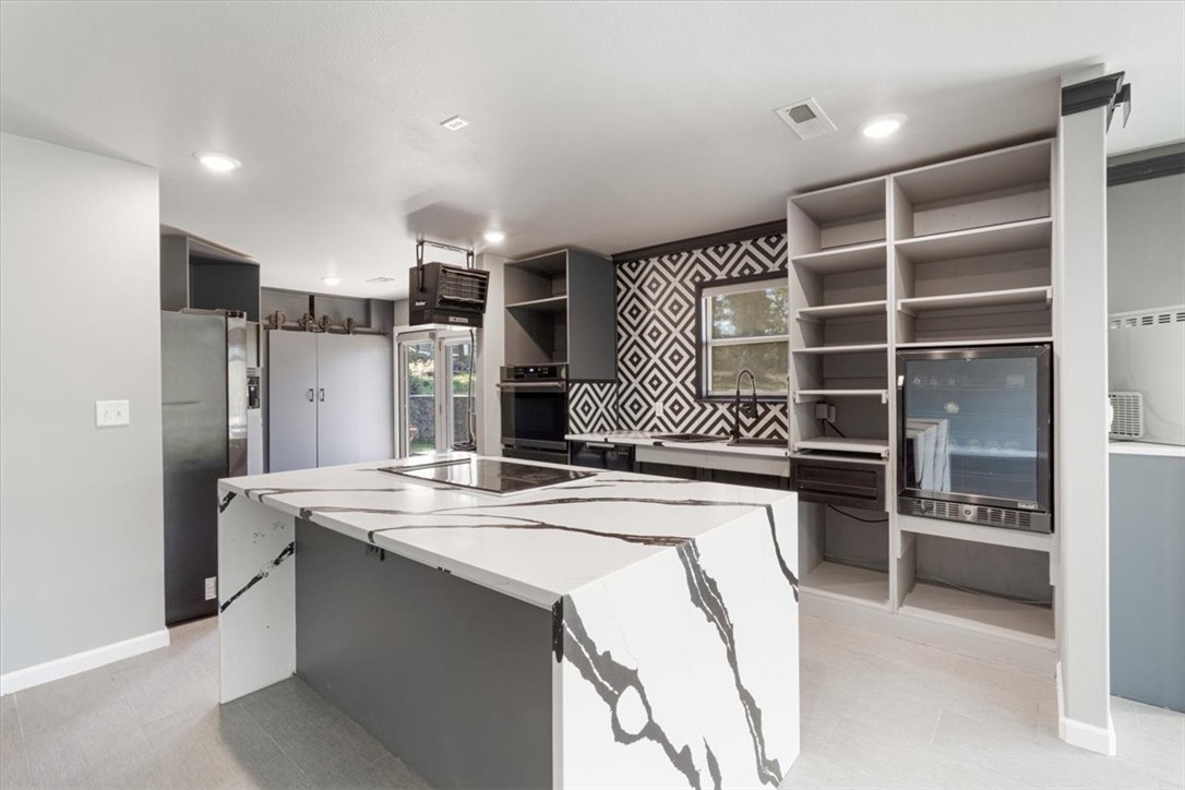 23513 Lakeview Terrace