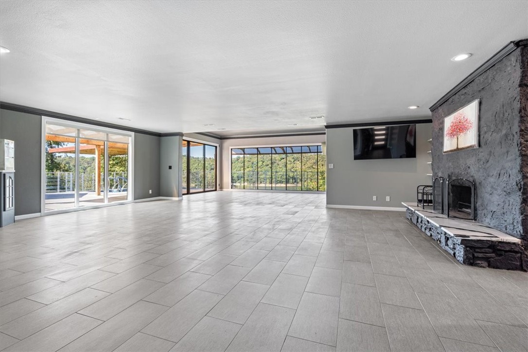 23513 Lakeview Terrace