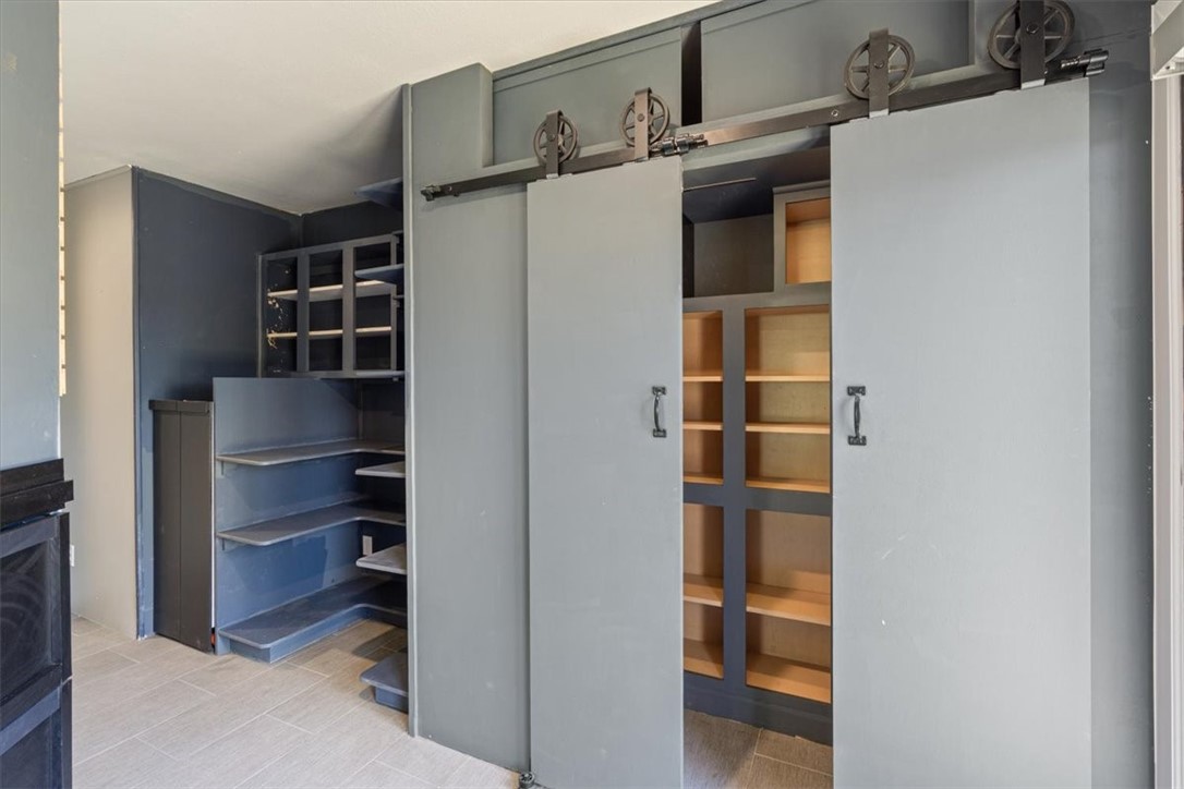 23513 Lakeview Terrace