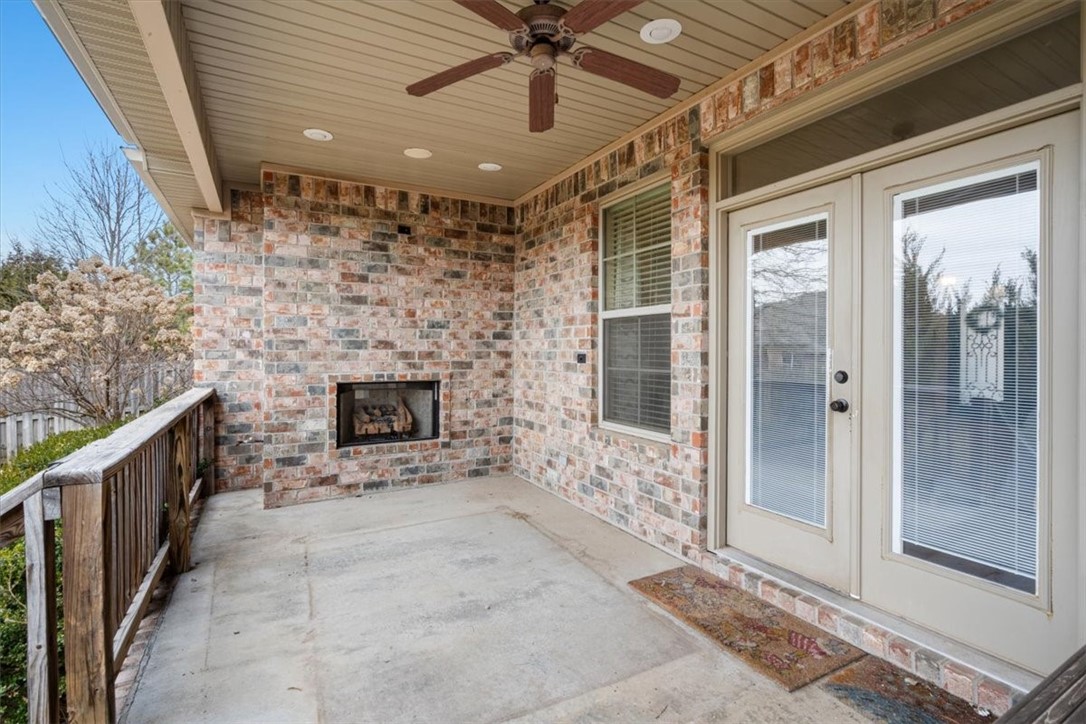 3693 N Dupont Avenue