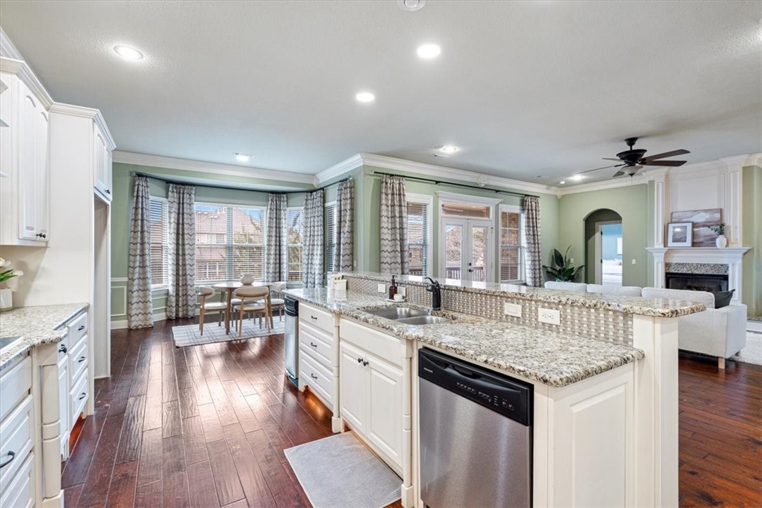 3693 N Dupont Avenue