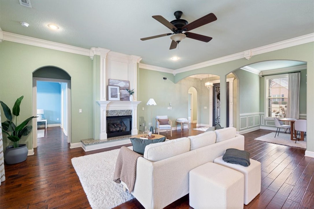 3693 N Dupont Avenue