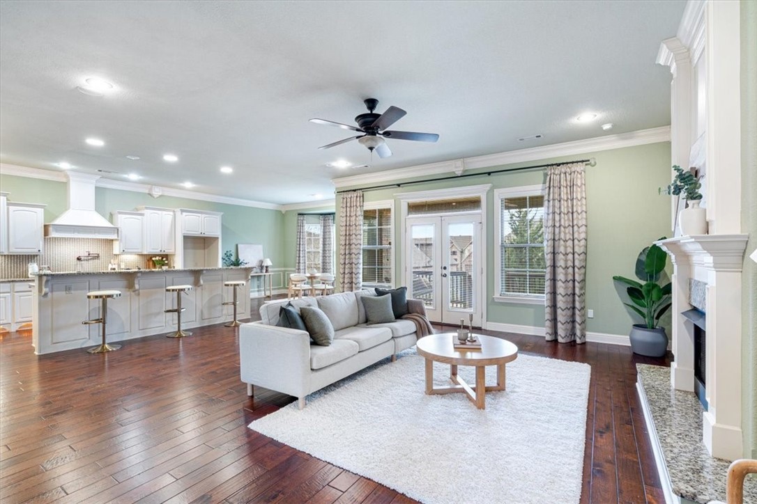 3693 N Dupont Avenue