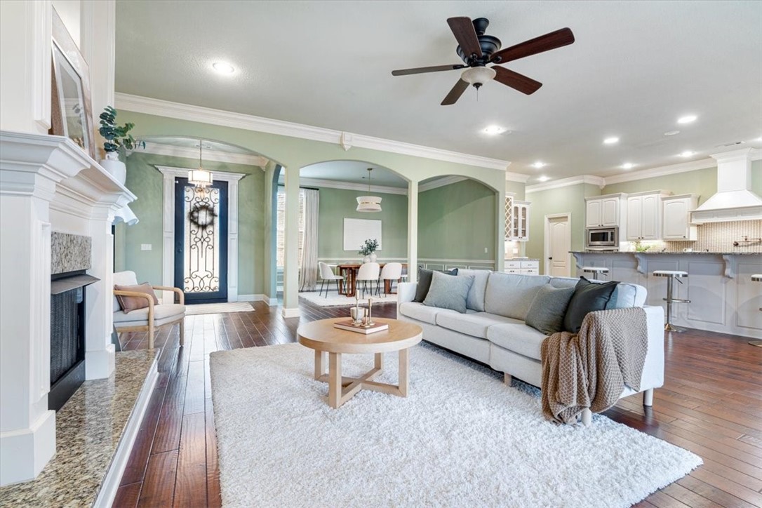 3693 N Dupont Avenue