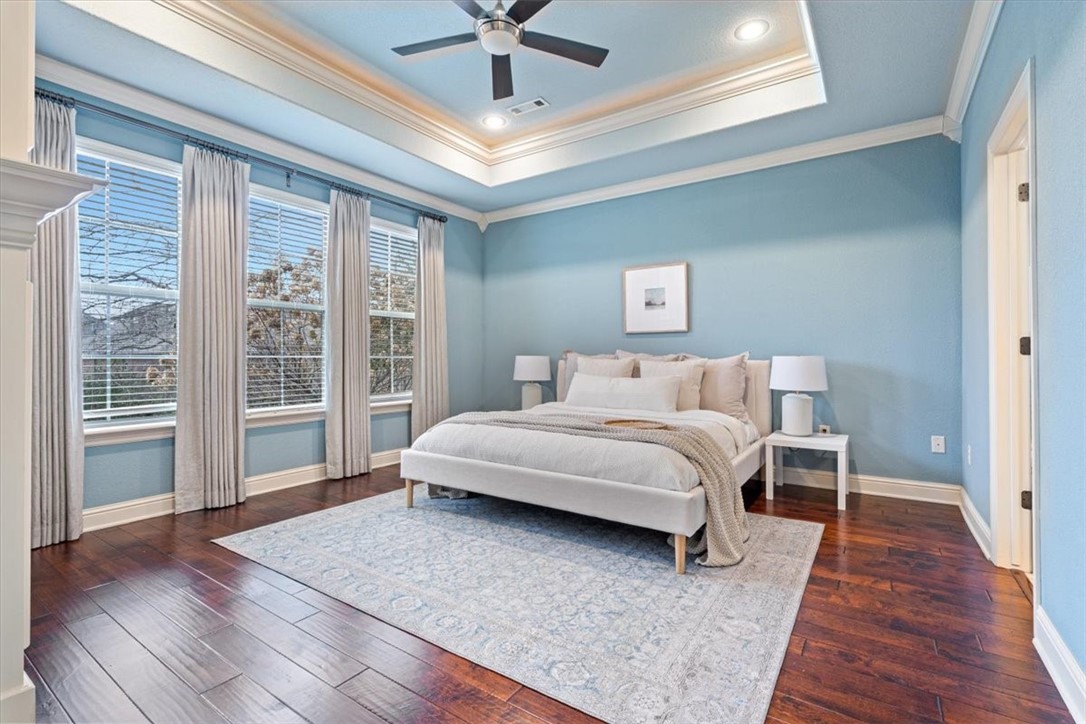 3693 N Dupont Avenue