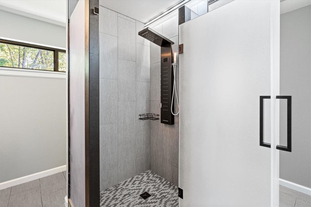 23513 Lakeview Terrace