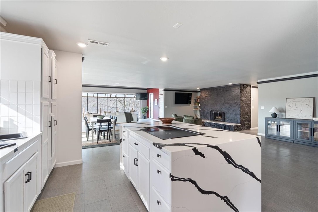 23513 Lakeview Terrace