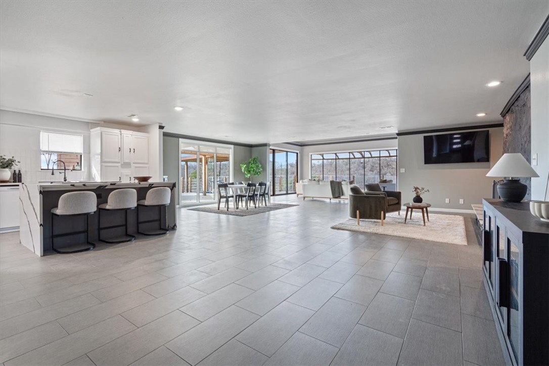 23513 Lakeview Terrace