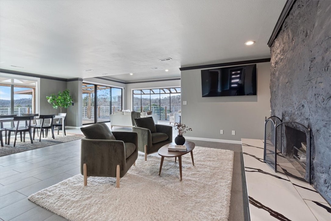 23513 Lakeview Terrace