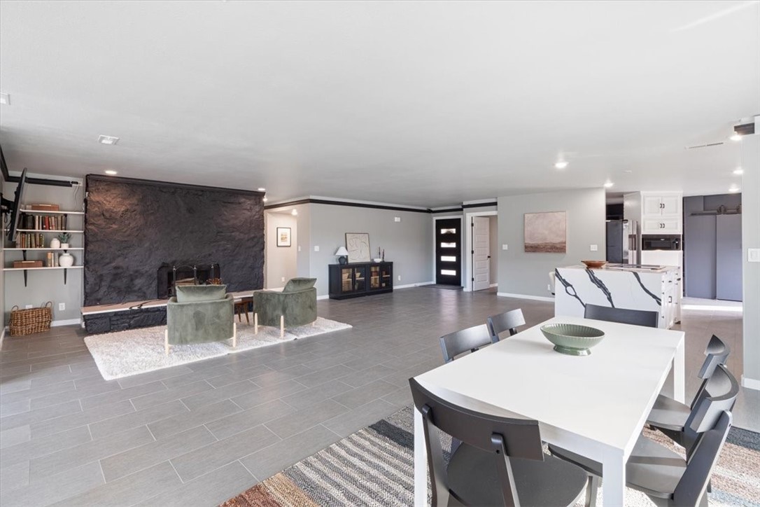 23513 Lakeview Terrace