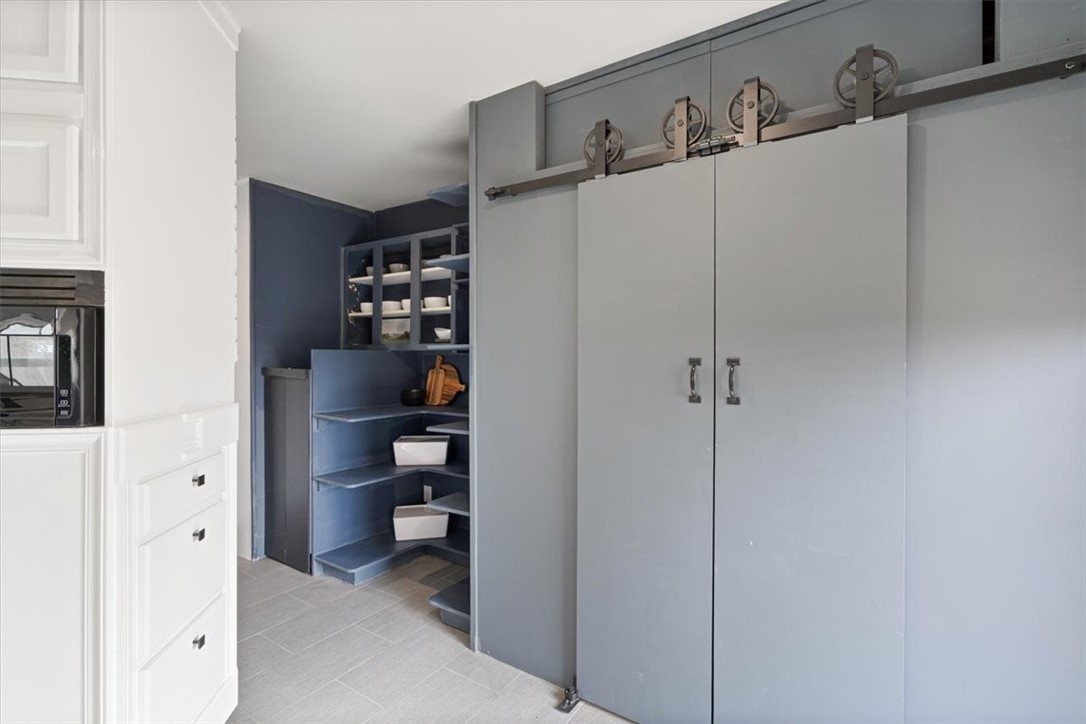 23513 Lakeview Terrace