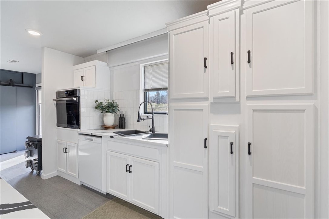 23513 Lakeview Terrace