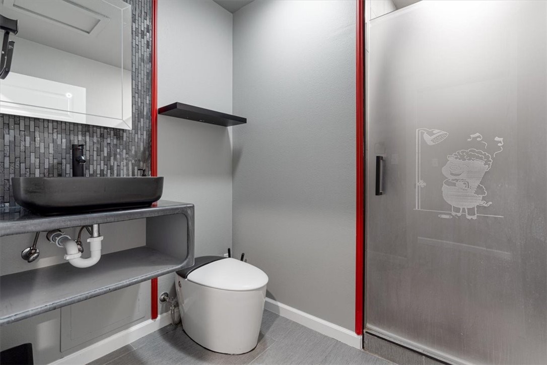 23513 Lakeview Terrace