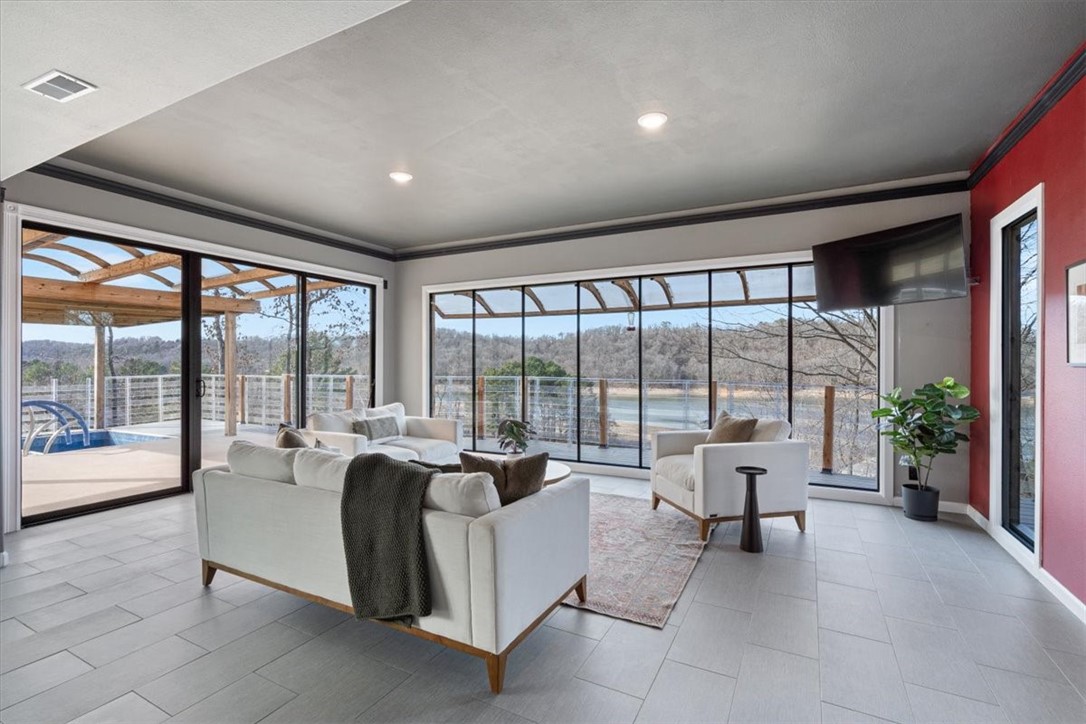 23513 Lakeview Terrace