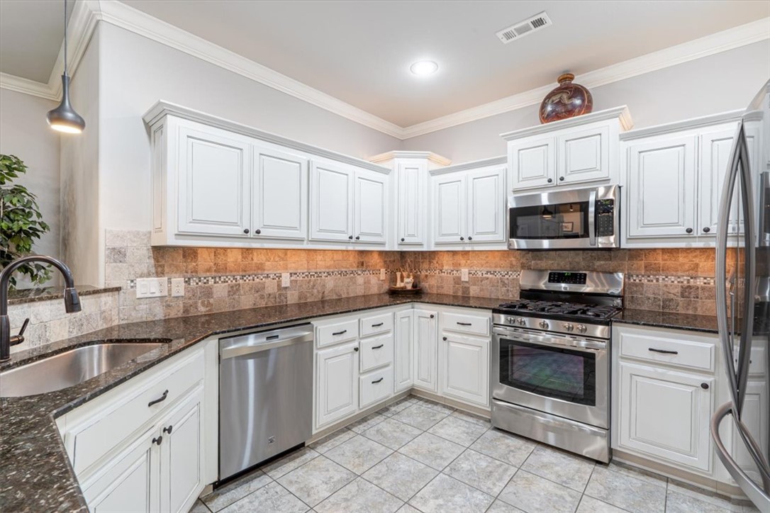 2402 SW Coues Cove