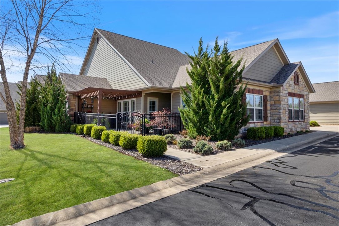 2402 SW Coues Cove