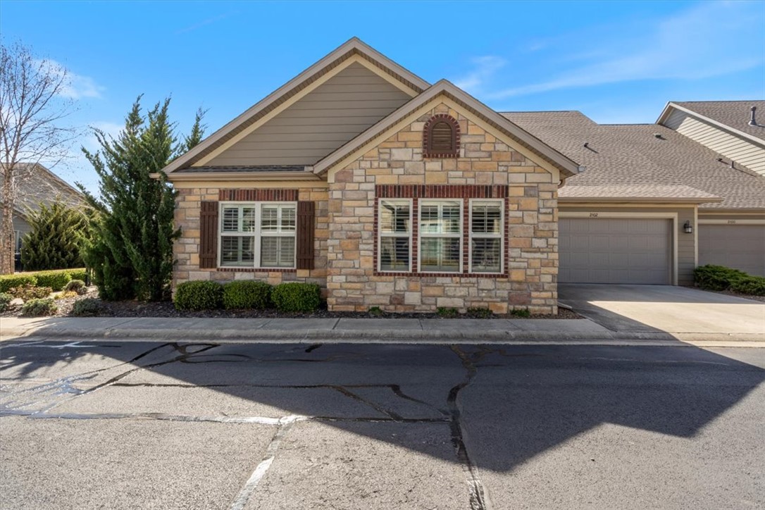 2402 SW Coues Cove