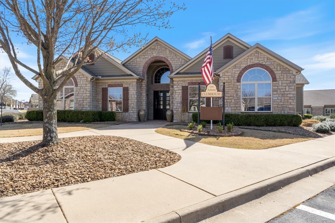 2402 SW Coues Cove