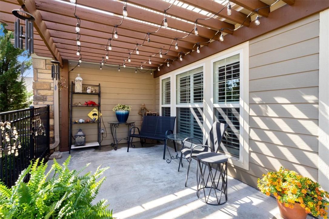 2402 SW Coues Cove