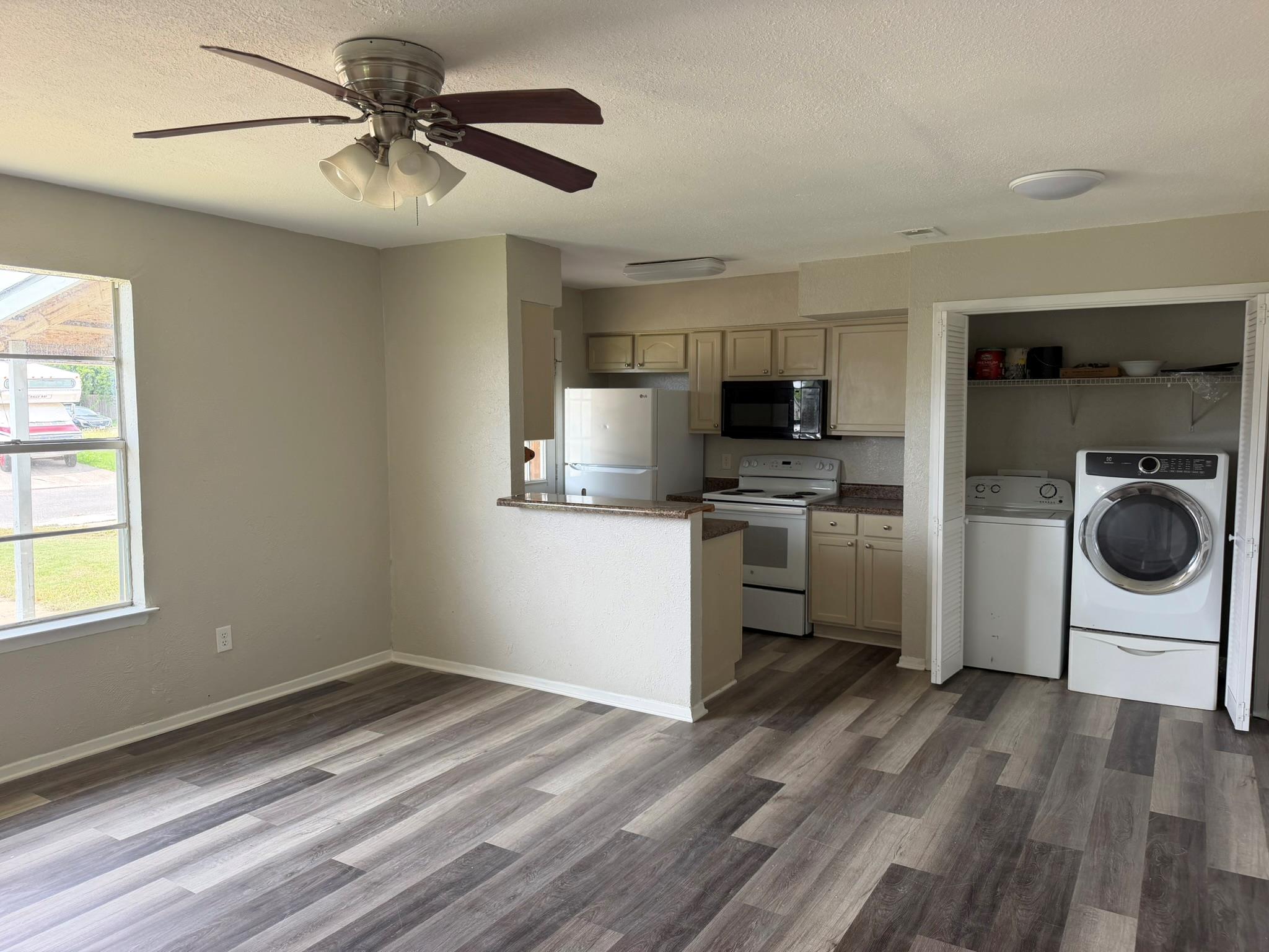 512 Lenora DR