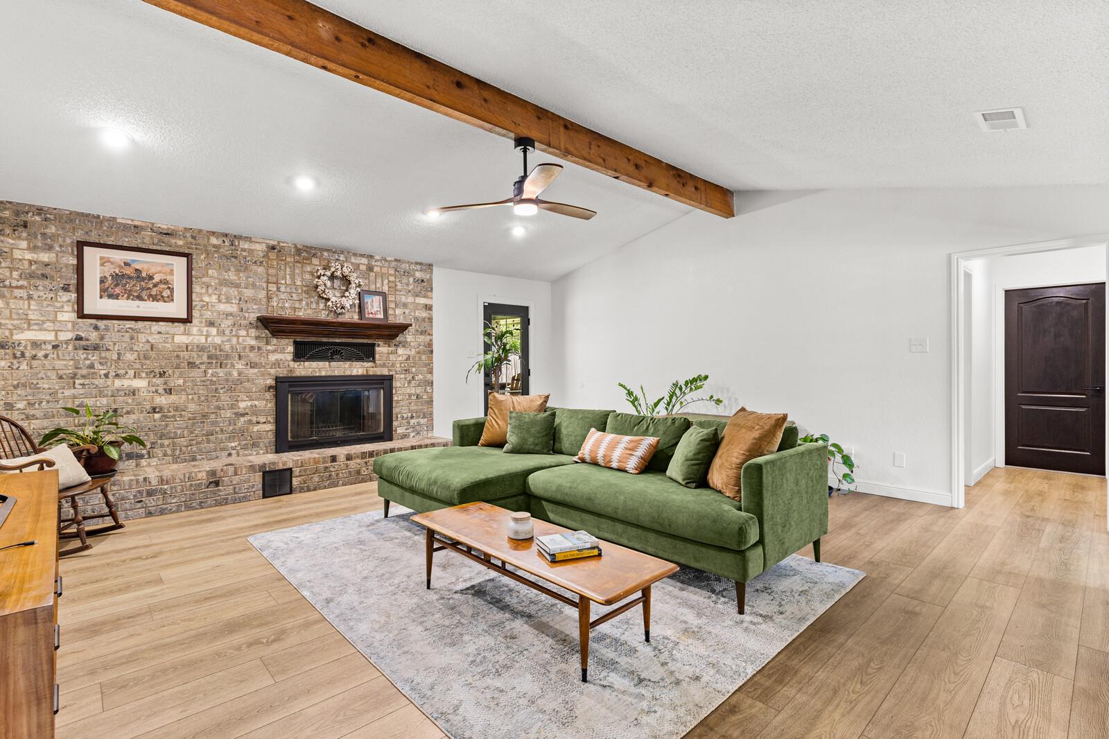 1706 Lynx CIR