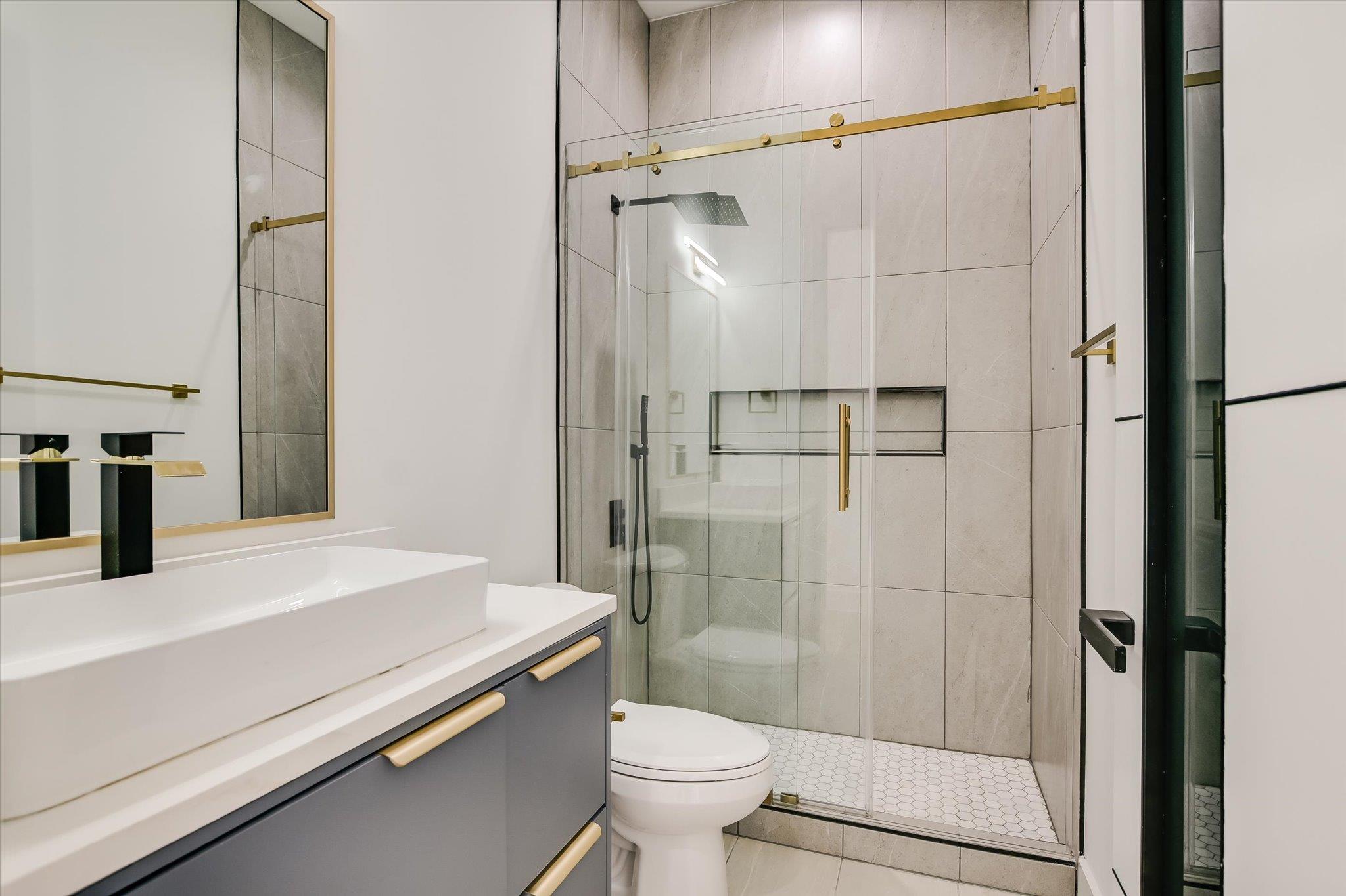 1901 W Saint Johns Ave