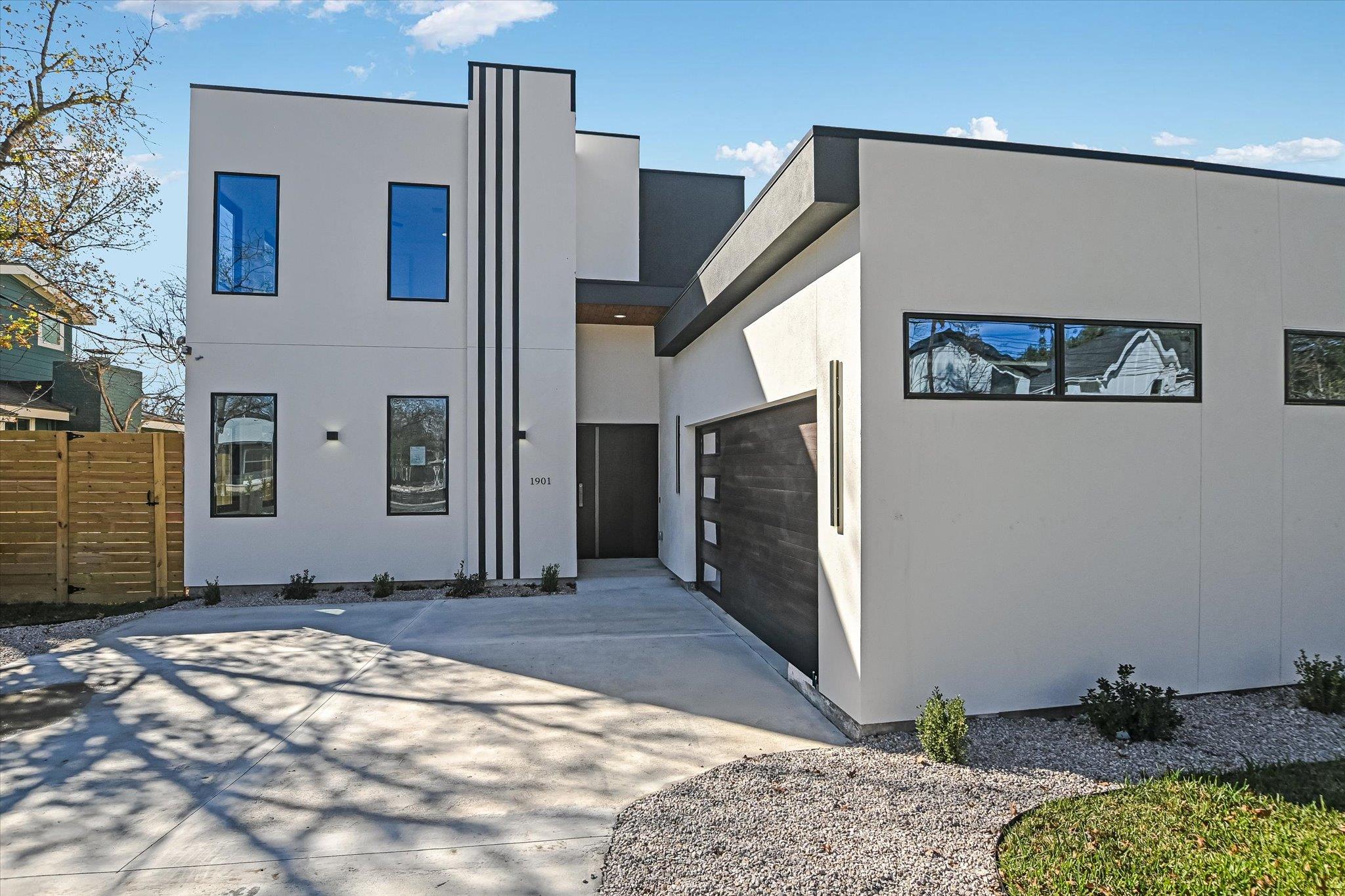 1901 W Saint Johns Ave