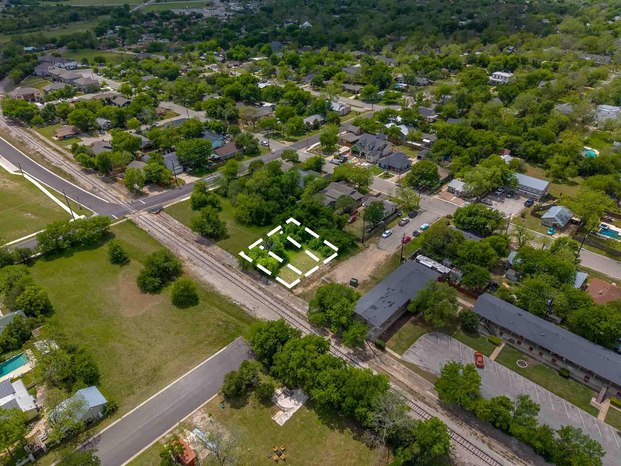 901 E. 14th LOT 3 ST