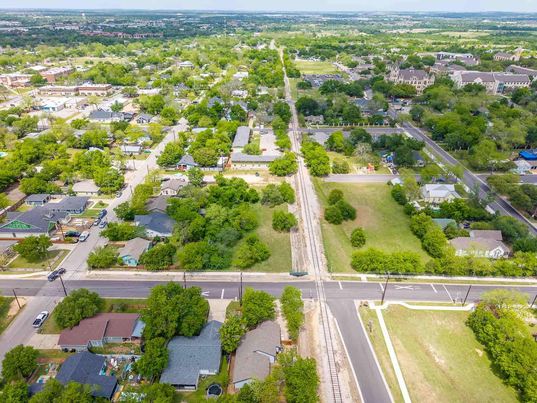 901 E. 14th LOT 3 ST